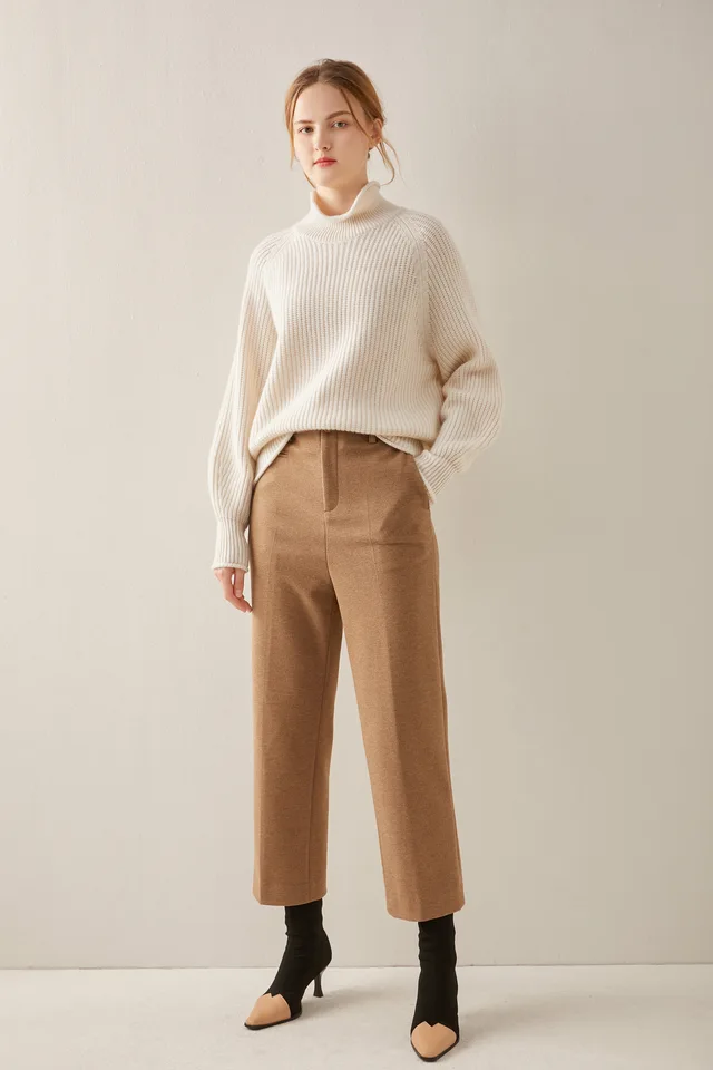 Simple women's pullover with thickened high collar