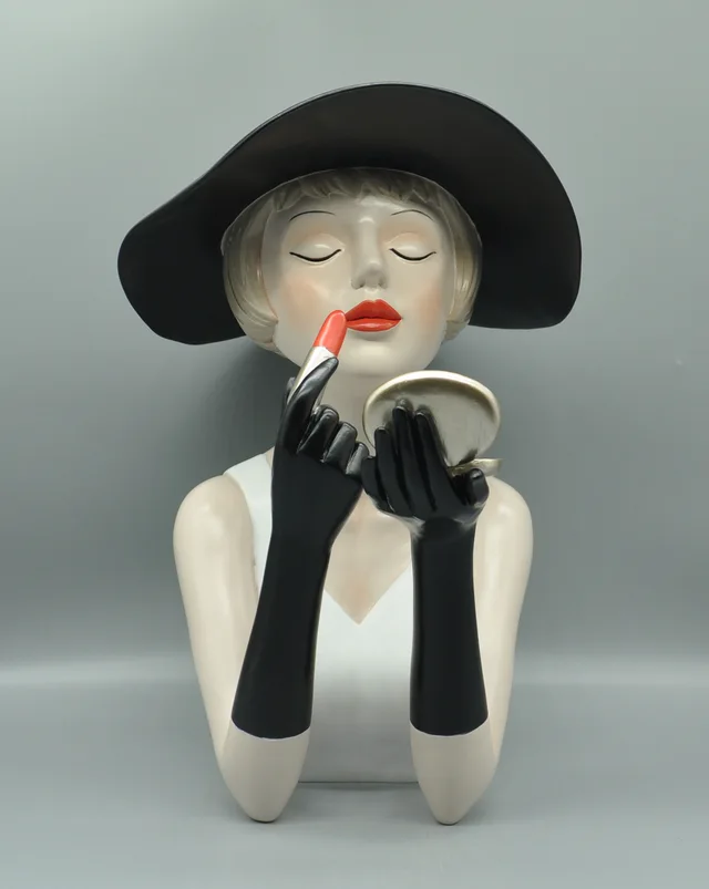 Polyresin Fashion Girl