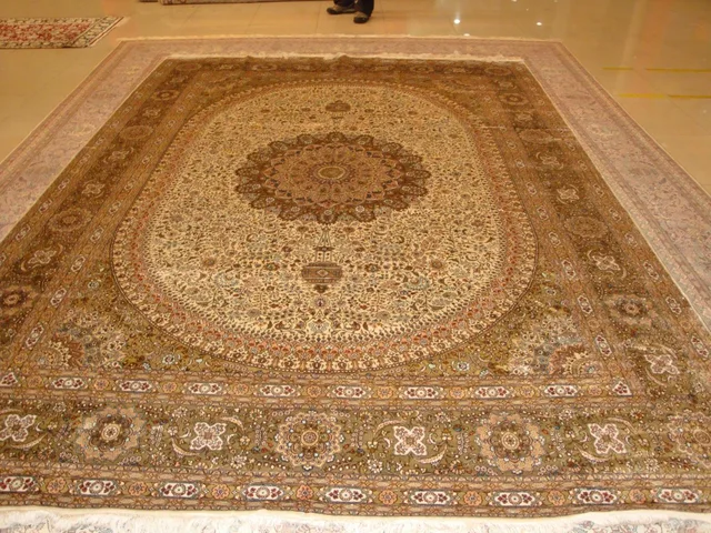 Oriental pattern, hand-made silk carpet 6x9ft