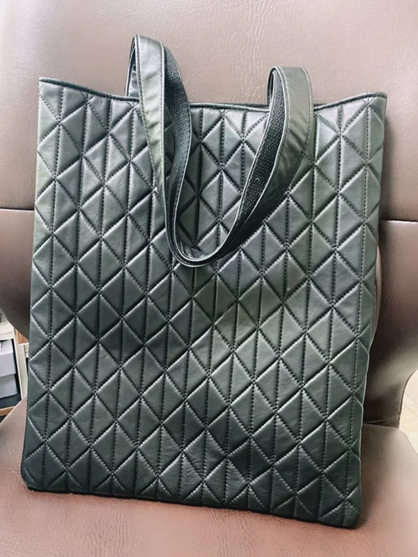 Leather handbag with emboirdery for lady