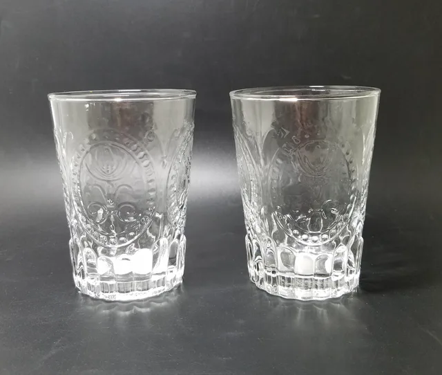 Manual blown embossed glass cup