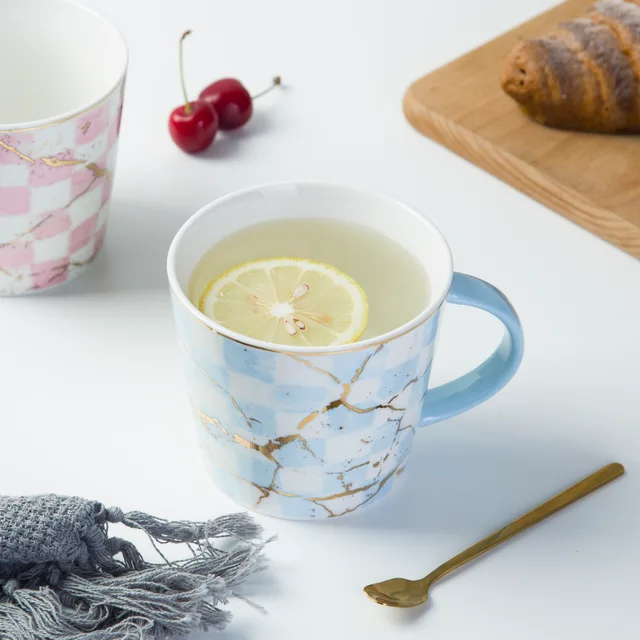 Ceramic mug / porcelain cup
