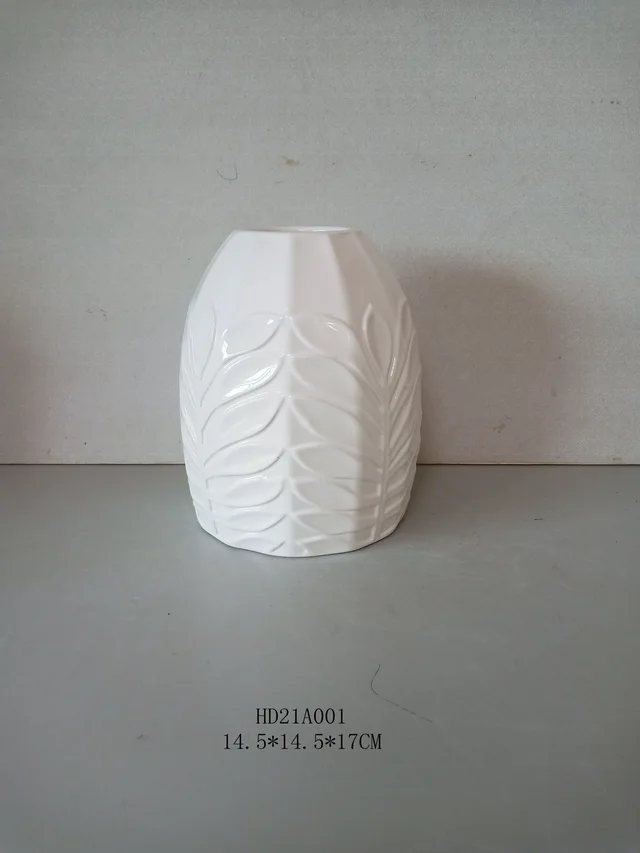 Leaf design ceramic vase