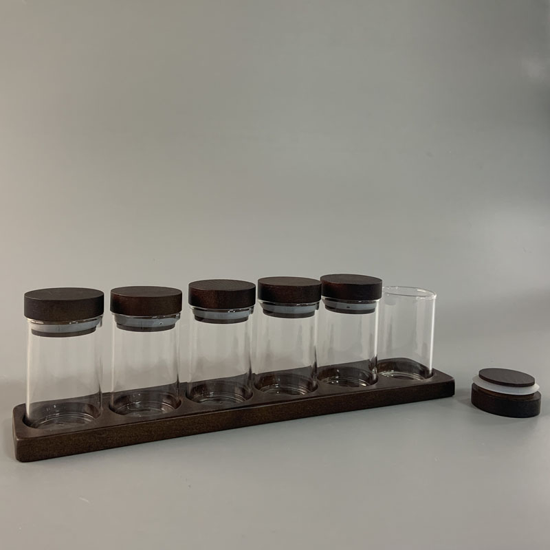 Heat-resistant glass canister with acacia lid
