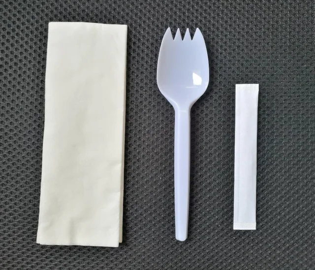 Plastic spork cutlery set