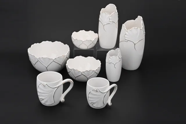 Ginkgo ceramic bowl with gold rim