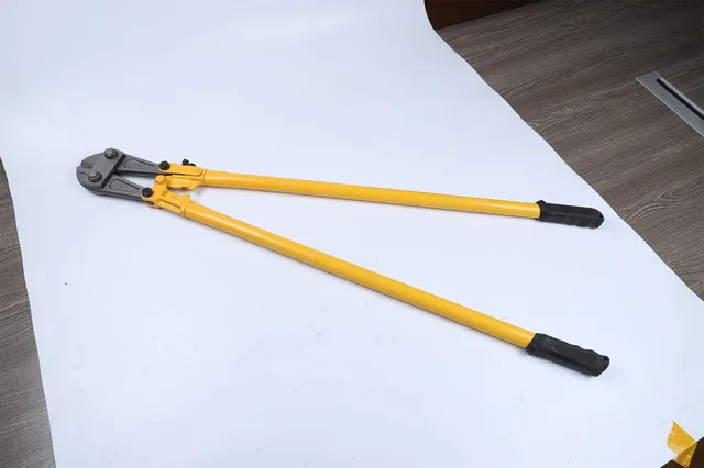 Bolt cutter