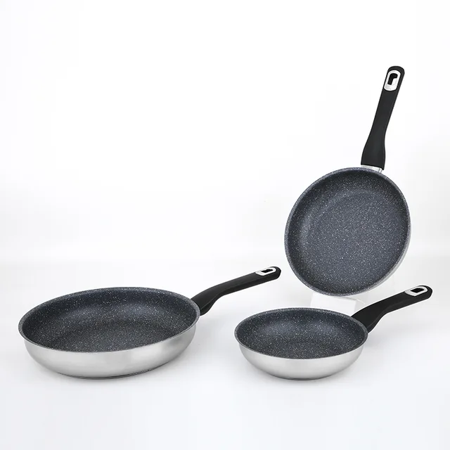 Frying pan with new bakellite handle