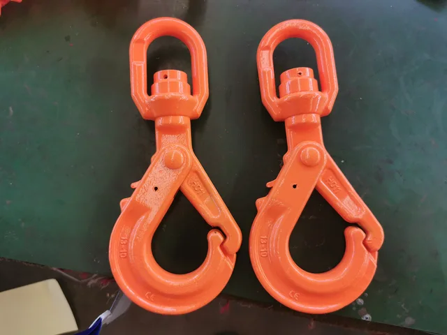 Swivel self lock hook with bearing safety hook