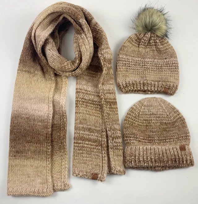 Knitted female set with special yarn