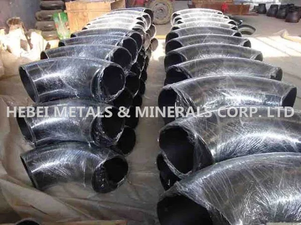 Welded pipe fitting