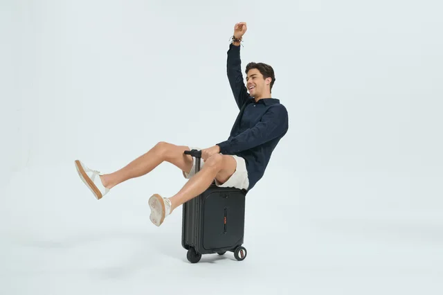 JITLIFEJS07i Smart Luggage Ridable Carry on Size Rechargable