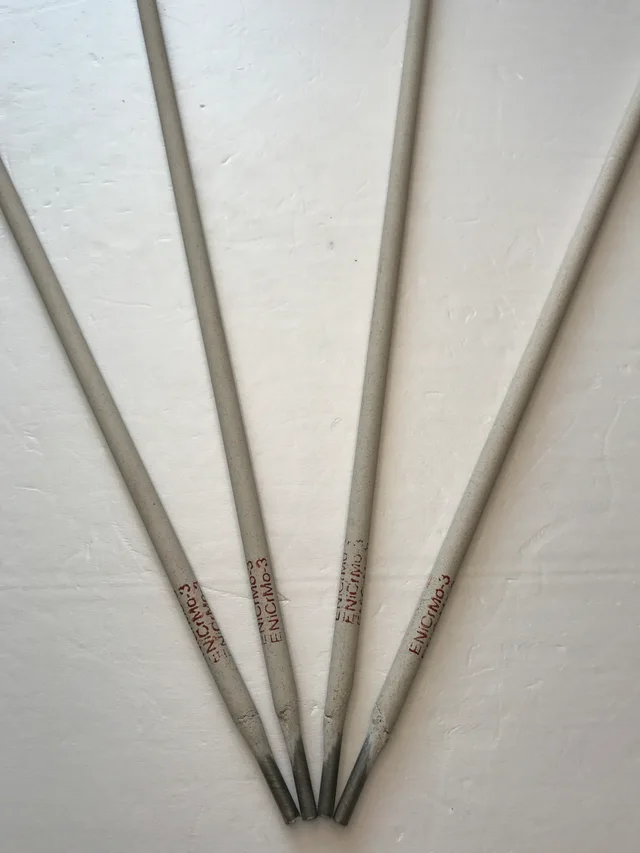 Nickel-cored eletrode