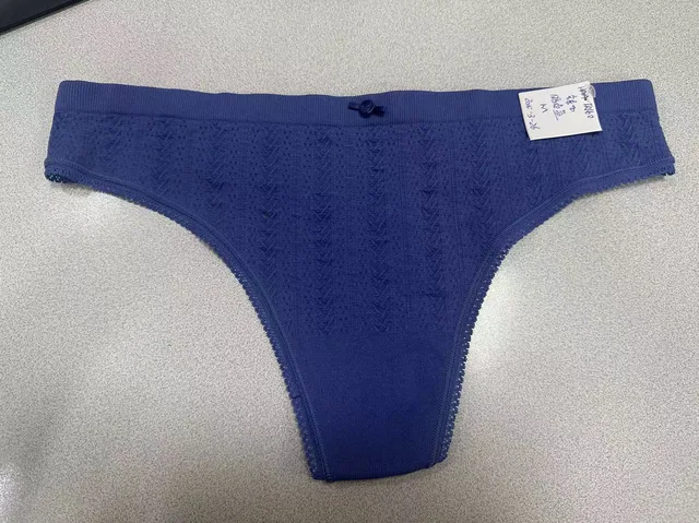 Seamless pointelle thong