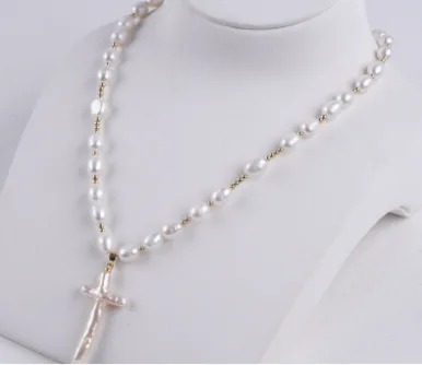 Wholesale Luxury Design White 6-7mm Rice Freshwater Pearl Cross Pearl Pendant Necklace